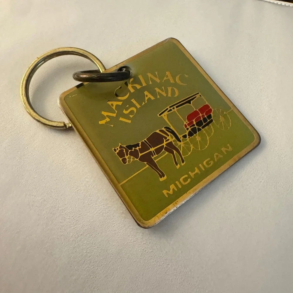 Mackinac Island Michigan Souvenir Keychain Horse and Buggy‎ Vintage Travel